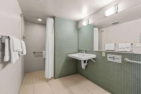 Vagabond Inn Executive Old Town - 48