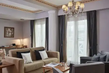 AVA & Suites - 141