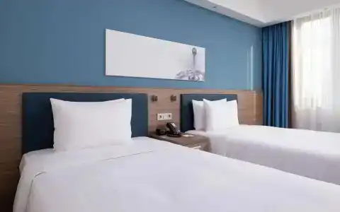 Hampton by Hilton Triumphal Arch - 28