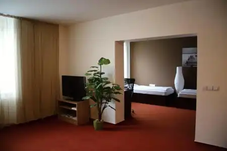 Palác - 33
