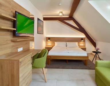 & Restaurant Burgschänke - 49