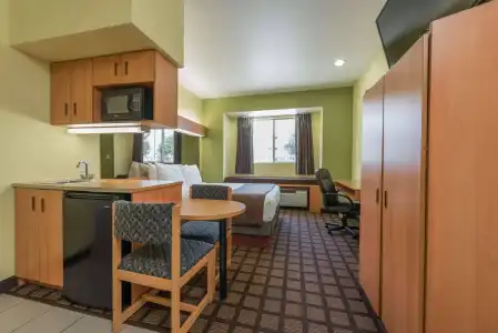 Quality Inn & Suites Fort Worth North - Haltom City - 15