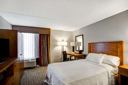 Hampton Inn Norfolk-Naval Base - 33