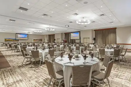 Best Western Plus GranTree Inn - 36
