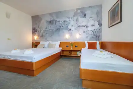 Newly Renovated Kastil - 75