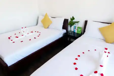 Hue Royal - 12