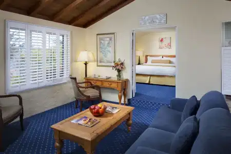 Colonial Terrace Inn by the Sea - 29