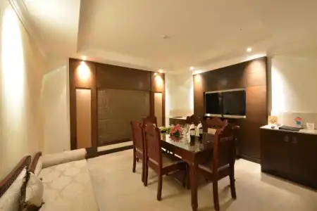Ramada Plaza by Wyndham Chennai - 56