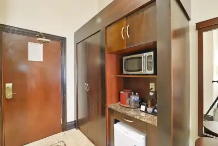Woodbine and Suites - 35