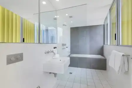 ULTIQA Air On Broadbeach - 330