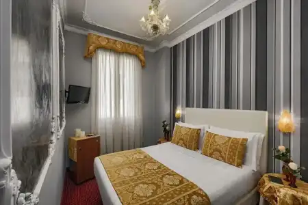 Pausania - 82