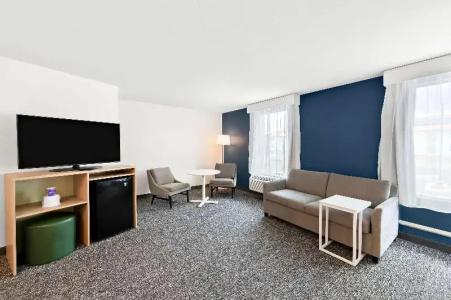 Barrington & Suites - 44