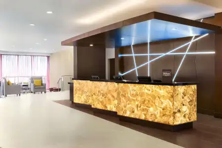 DoubleTree by Hilton Toronto Airport West - 29