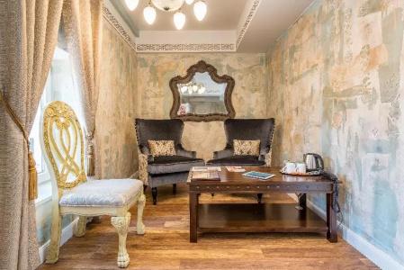 Plaza Marchi Old Town - Mag Quaint & Elegant Boutiques - 100