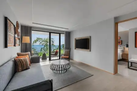 Four Points by Sheraton Phuket Patong Beach Resort - 8