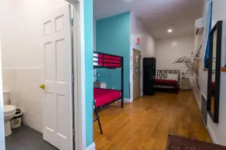NY Moore Hostel - 38