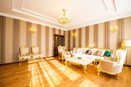 Monday Royal Apart - 91