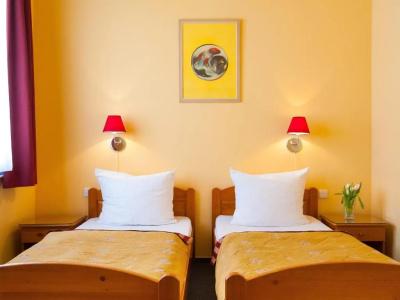 Cloister Inn - 49