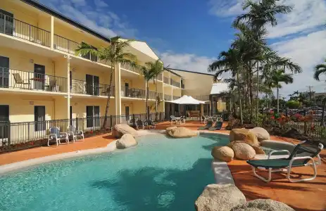 Cairns Queenslander & Apartments - 14