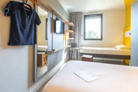 Ibis Budget Rennes Route de Lorient - 27