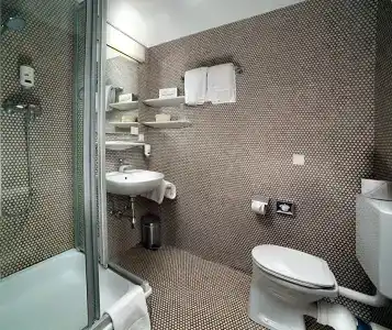 Newly Renovated Boutique Vier Jahreszeiten in the Heart of - 15