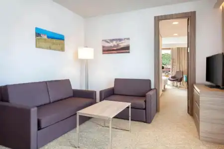 Hilton Garden Inn Tirana - 75