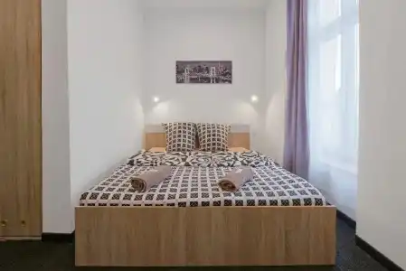 Hostel 70S - 89