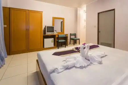 Room in Guest Room - Bucintoro Restaurant & Guesthouse Belvedere - 10 Minutes From Patong Beach - 15