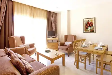 Sunset Beach Club Apartments - 9