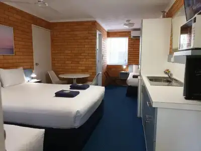 Bosuns Inn Motel - 47