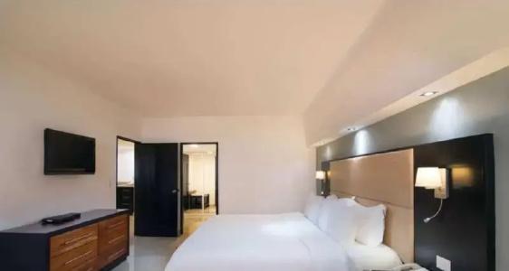 Radisson - 57