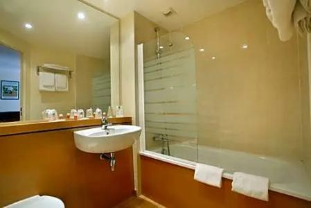 Campanile PRIME - Caen Centre Gare - 82