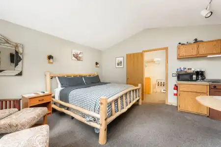 4 Seasons Inn on Fall River - 103