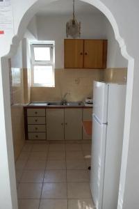 Coliseum Studios & Apartments - 18