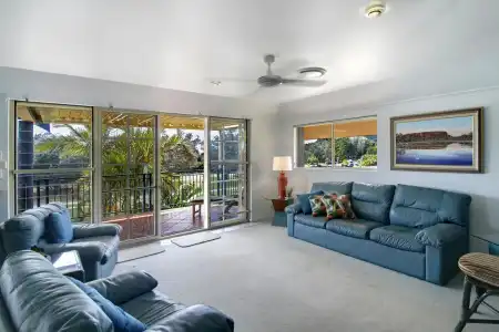 Sea Breeze on Main Beach - 23