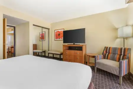 Best Western Plus Scottsdale Thunderbird Suites - 37