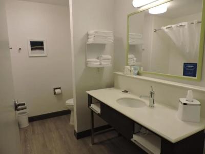 Hampton Inn Bismarck - 49