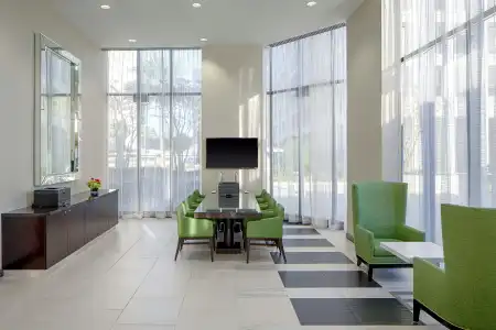 DoubleTree by Hilton Houston - Greenway Plaza - 14