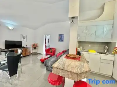 Sun Rose Apartments - 102