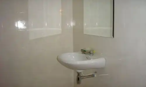 Mom's Guesthouse - 9