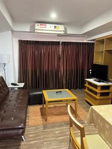 Mall Suites - 412