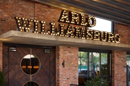 Arlo Williamsburg - 32