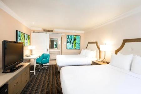 DoubleTree by Hilton San Diego Bayside - 36