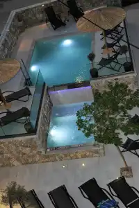 John & Mary's Studios - 13