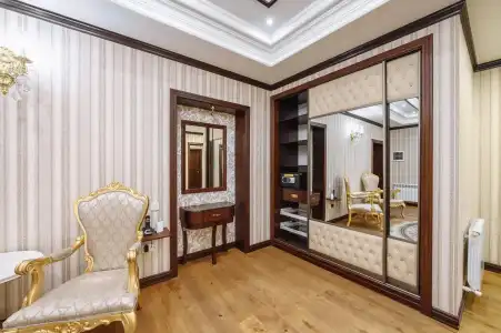 Monday Royal Apart - 194