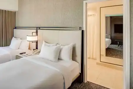 DoubleTree by Hilton & Suites Jersey City - 83