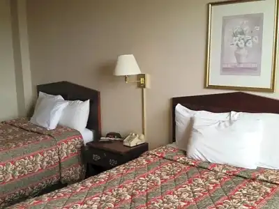 University & Suites - 19