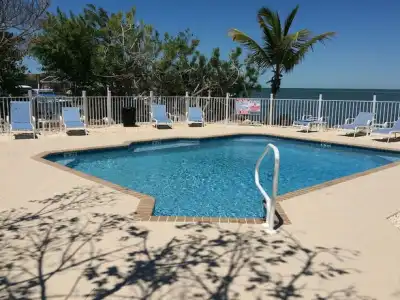 Gloria Plaza - 3