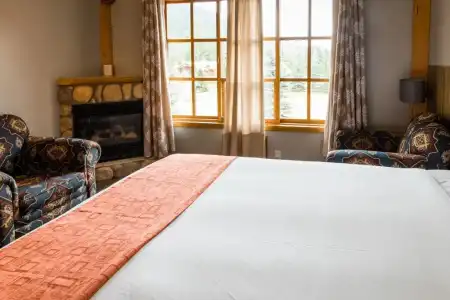 Glacier House Resort - 98