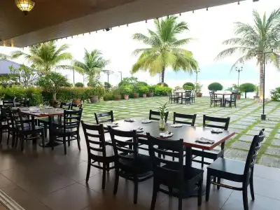 Bella Vista Waterfront Resort - 17